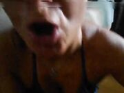 Seks hebben met een super hete volwkonten vrouw en ze houdt van sperma slikken